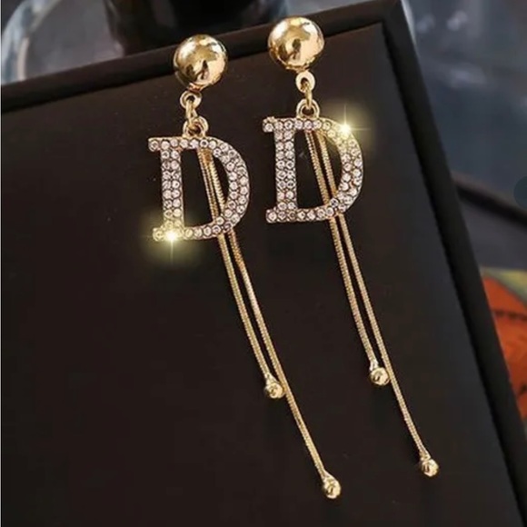 Luxury Long Letter D Tassel Earrings - Picture 2 of 3